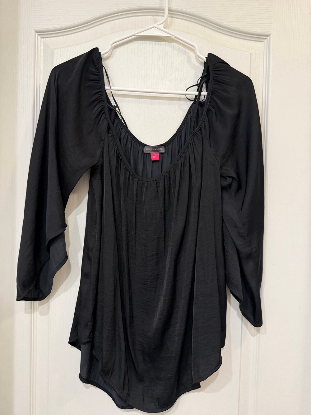 Vince Camuto Black Flowing Scoop-Neck Tunic